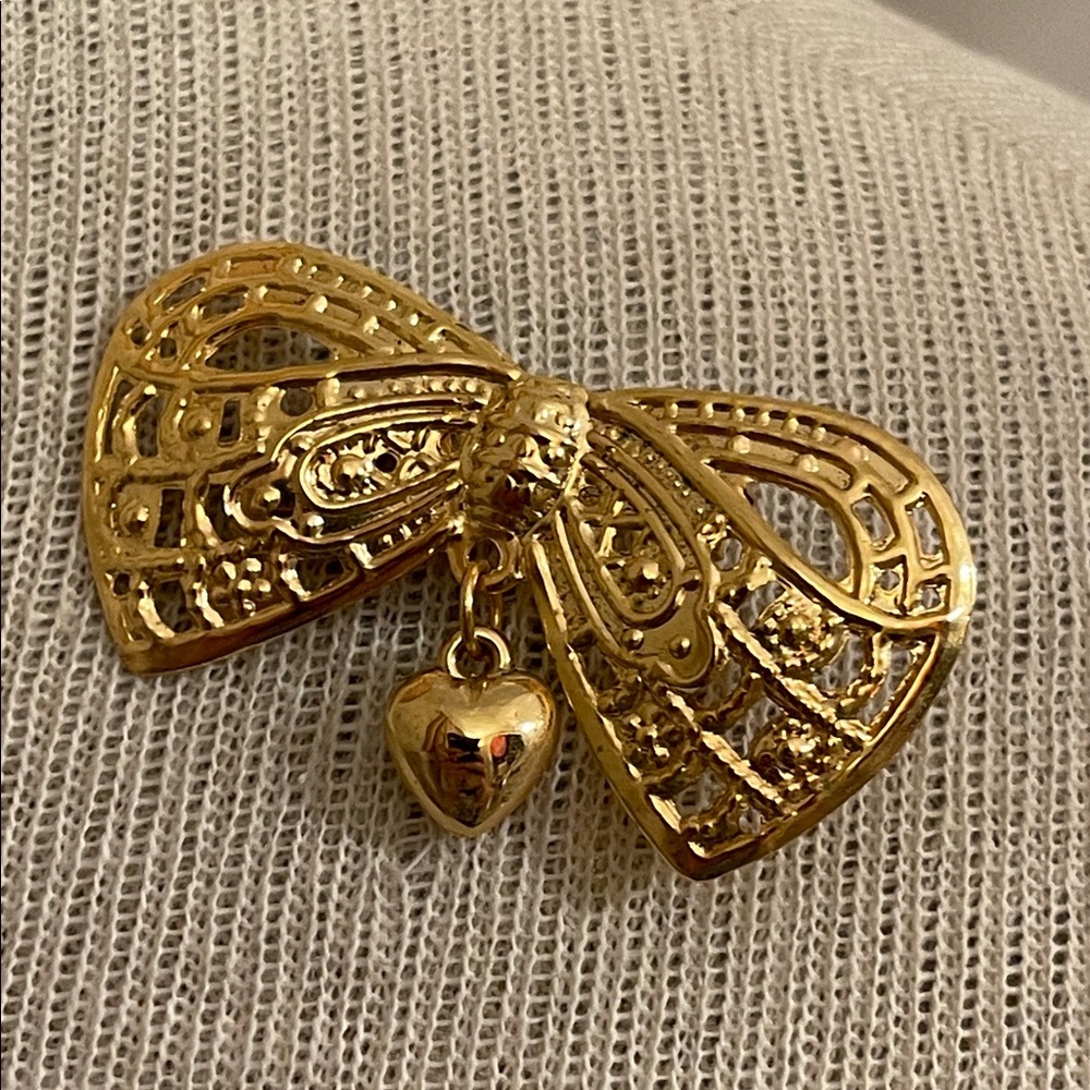 Vintage Carrington Jewelers Filigree 'Heart & Bow Pin' Dangle Brooch Gold-tone - Picture 13 of 16